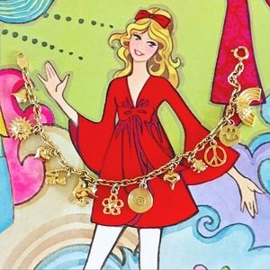 *Trifari Peace and Love Gold-Tone Charm Bracelet Vintage